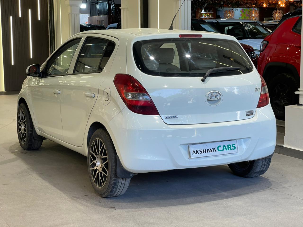 
								HYUNDAI i20 ASTA full									